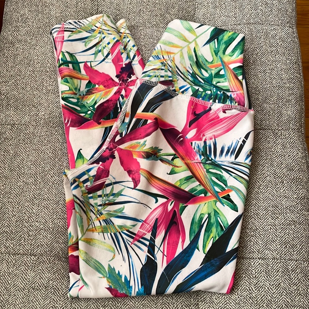 Evolution and creation print Capri leggings size M
